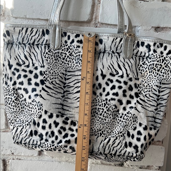 Stylish Animal Print Tote Bag - Black and White - Picture 6 of 6